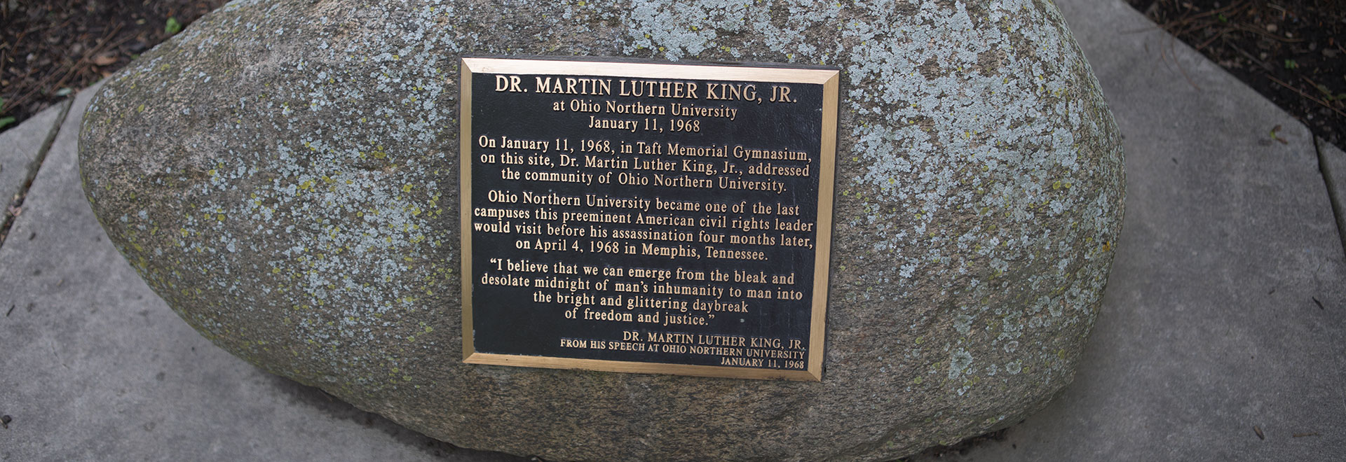 The plaque at 91直播commemorating MLK's speech.